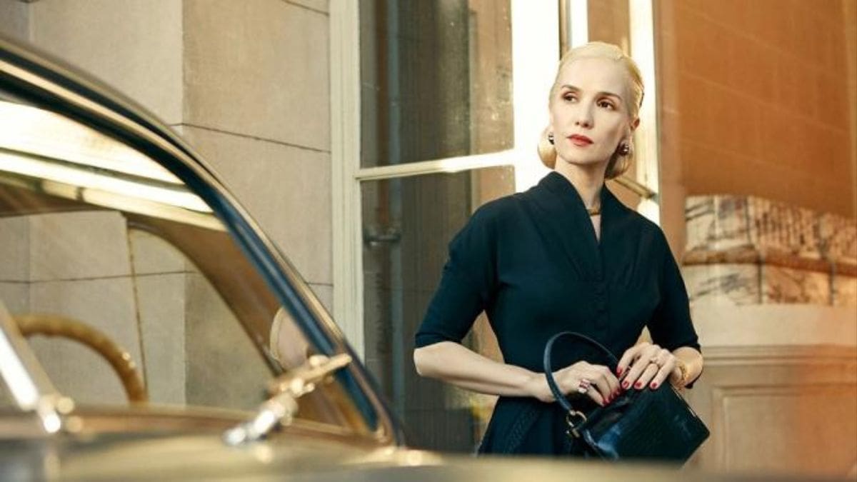 Santa Evita Review: An Engrossing Tale of Eva Perón's Afterlife 2 Santa Evita