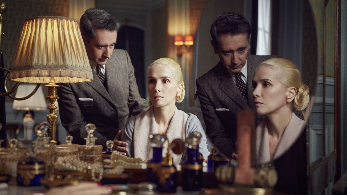 Santa Evita Review: An Engrossing Tale of Eva Perón's Afterlife 1 Santa Evita