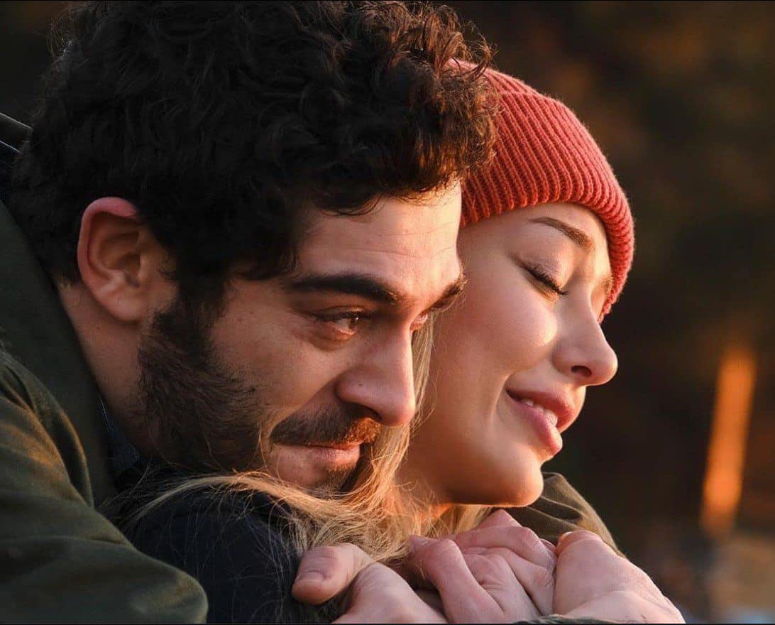 Read this Don't leave review to see whether the movie is worth the hype.