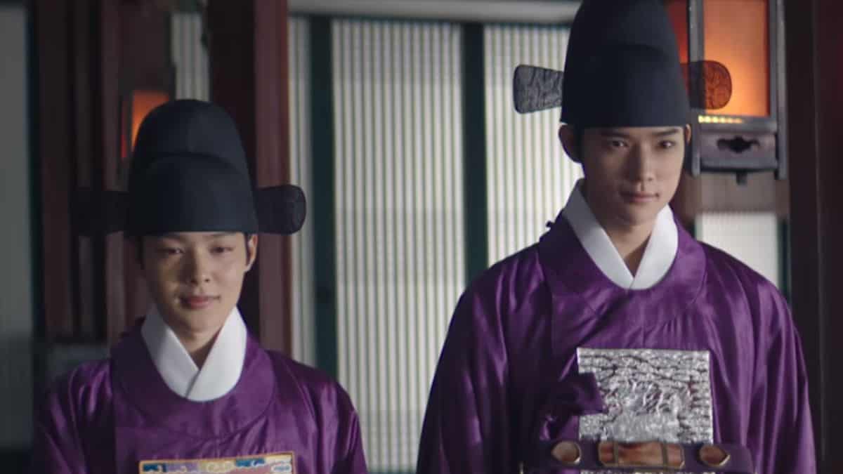 Under the Queen's Umbrella Episode 10