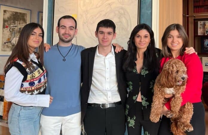 My Unorthodox Life Season 2 Cast