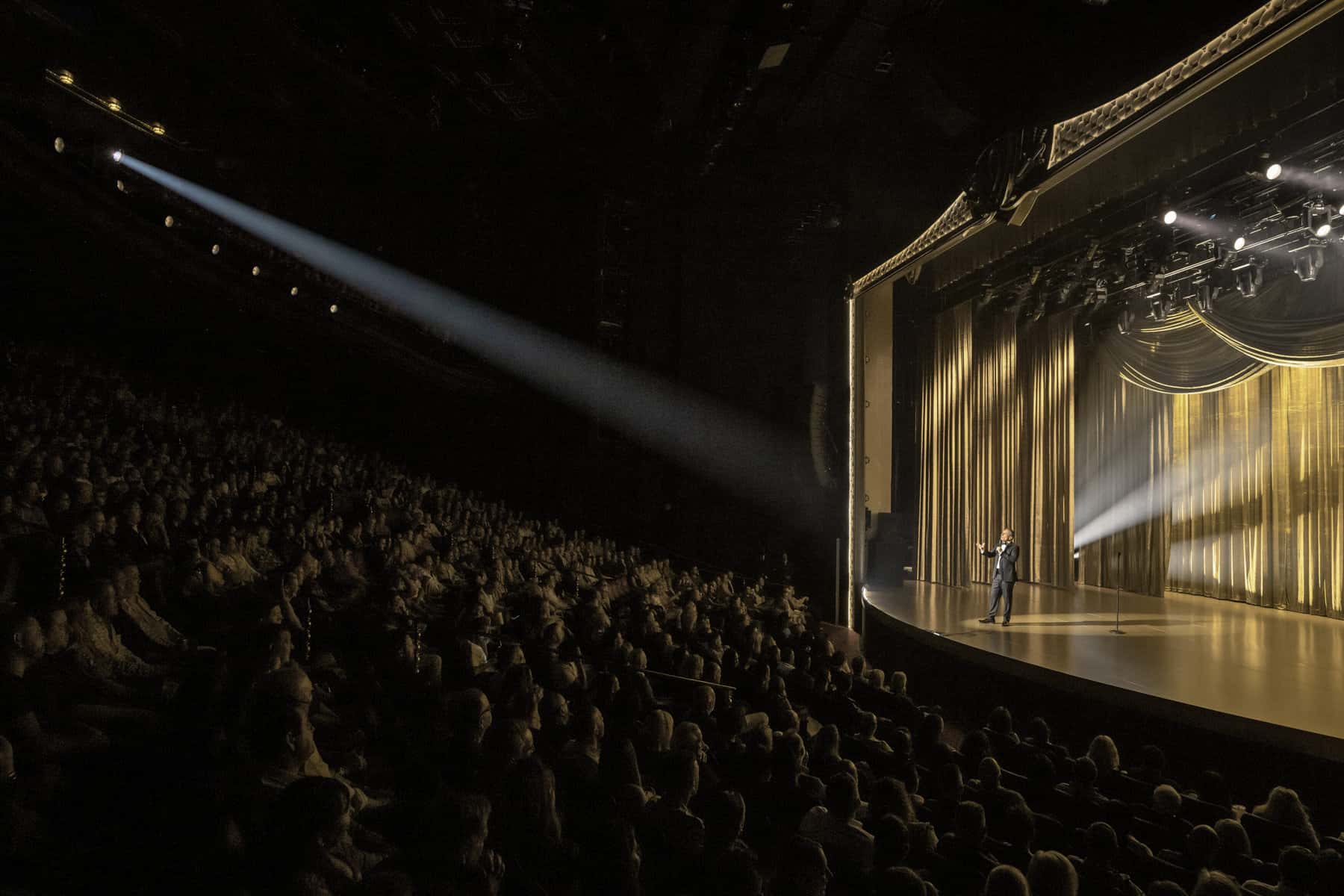 Sebastian Maniscalco: Is It Me? Review: Maniscalco's Crude Humor Out of Hand or Just No Offense? 2 Sebastian Maniscalco: Is It Me? Review