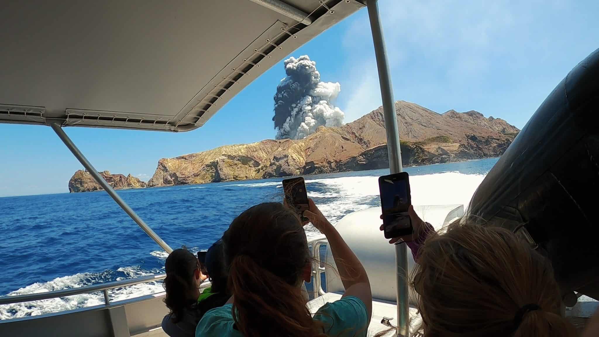 the-volcano-rescue-from-whakaari-review-tragedy-up-close-leisurebyte