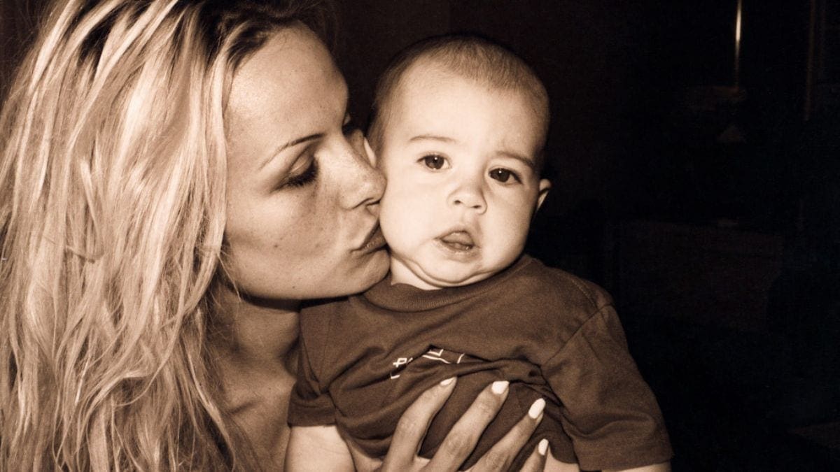 Pamela A Love Story Twitter Reactions Fans Applaud Pamela Anderson for