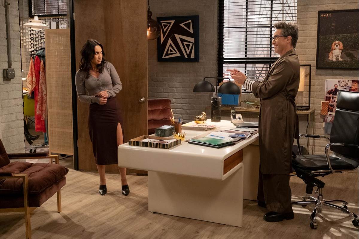 How I Met Your Father Season 2 Episode 6 Recap and Review Stooping