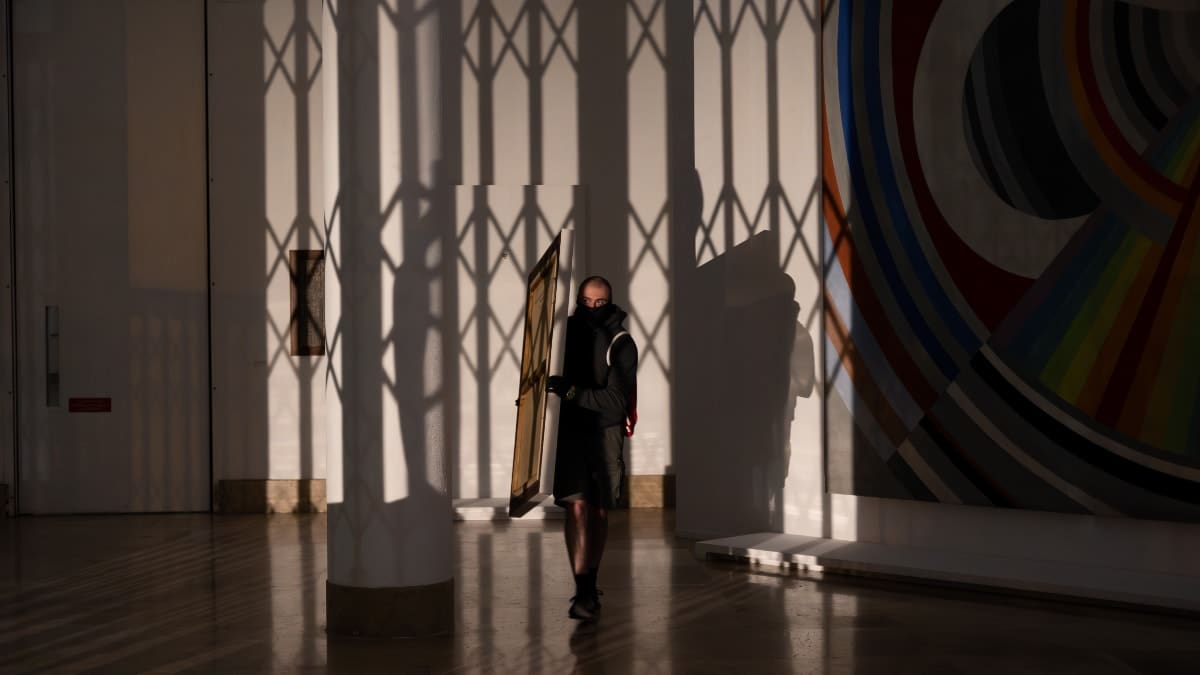 Vjeran Tomic The Spider-Man of Paris Review: The Artful Heist Mastermind 2 Vjeran Tomic: The Spider-Man of Paris still 2