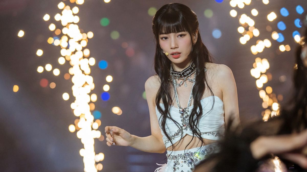 Doona Kdrama Outfits: When Bae Suzy's Chic Fashion in the Netflix Series Became the Plot 7 Doona Kdrama Outfits - Deni Cheur Dress