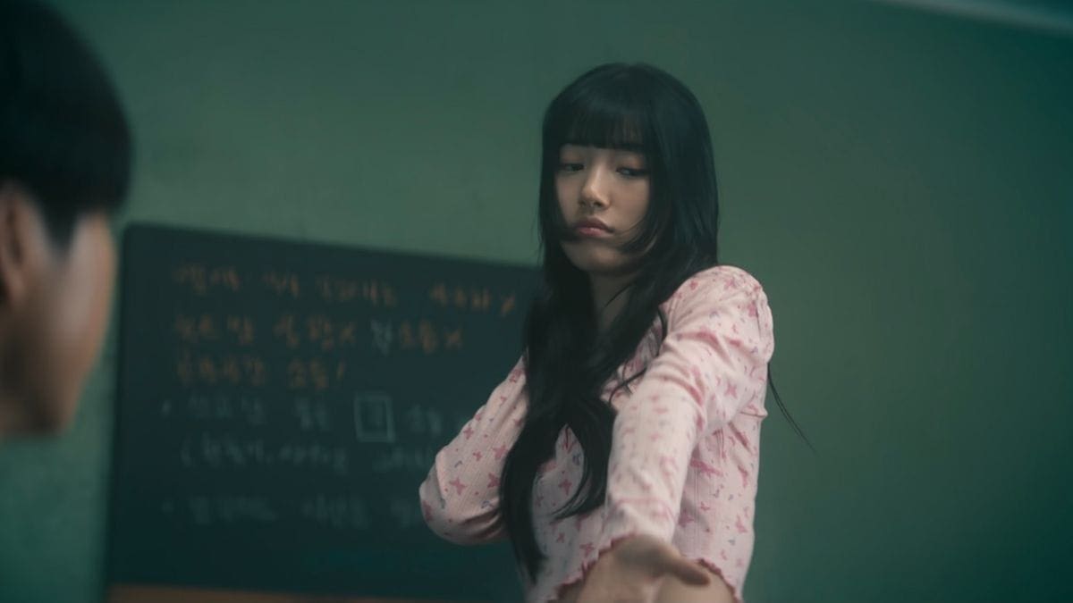 Doona Kdrama Outfits: When Bae Suzy's Chic Fashion in the Netflix Series Became the Plot 14 Doona Kdrama Outfits - Pink Top