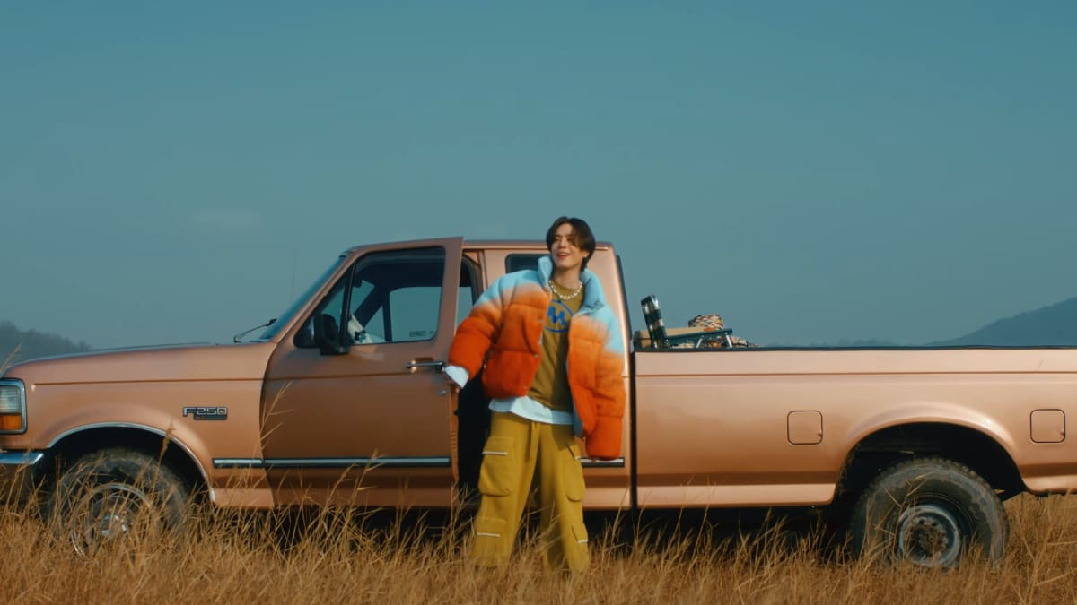 GOT7's Yugyeom LA SOL MI MV Teaser 2 Reaction: Fans Overflow with Excitement and Can't Stop Calling Him Cute 1 Yugyeom LA SOL MI MV Teaser 2 Still 1