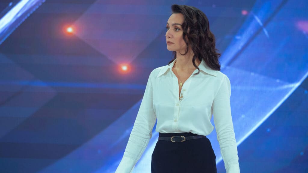 As the Crow Flies Season 3 Review: Birce Akalay, Miray Daner Mesmerise Once Again