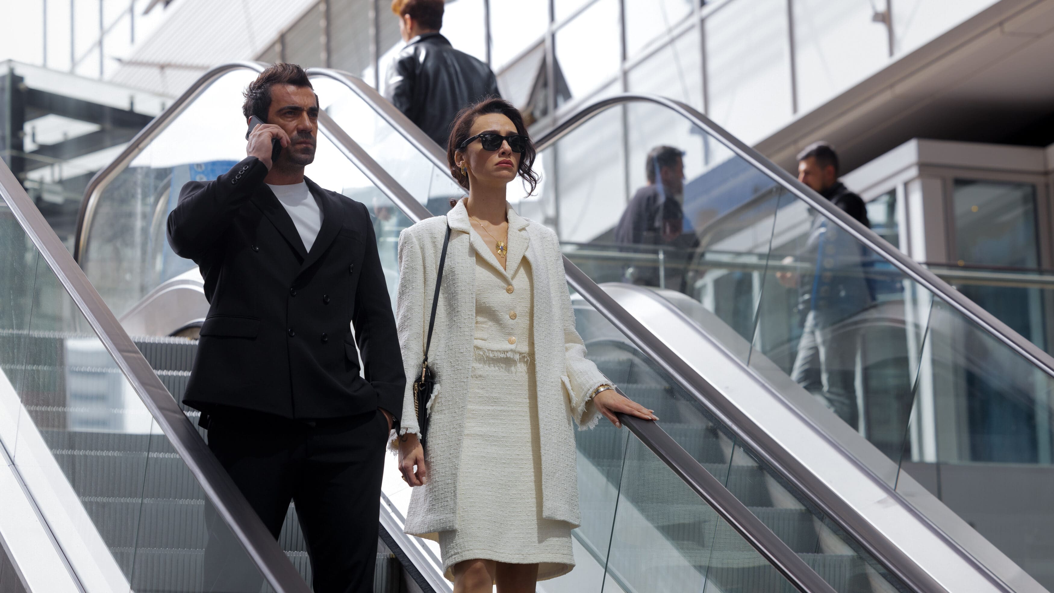 As the Crow Flies Season 3 Review: Birce Akalay, Ibrahim Celikkol