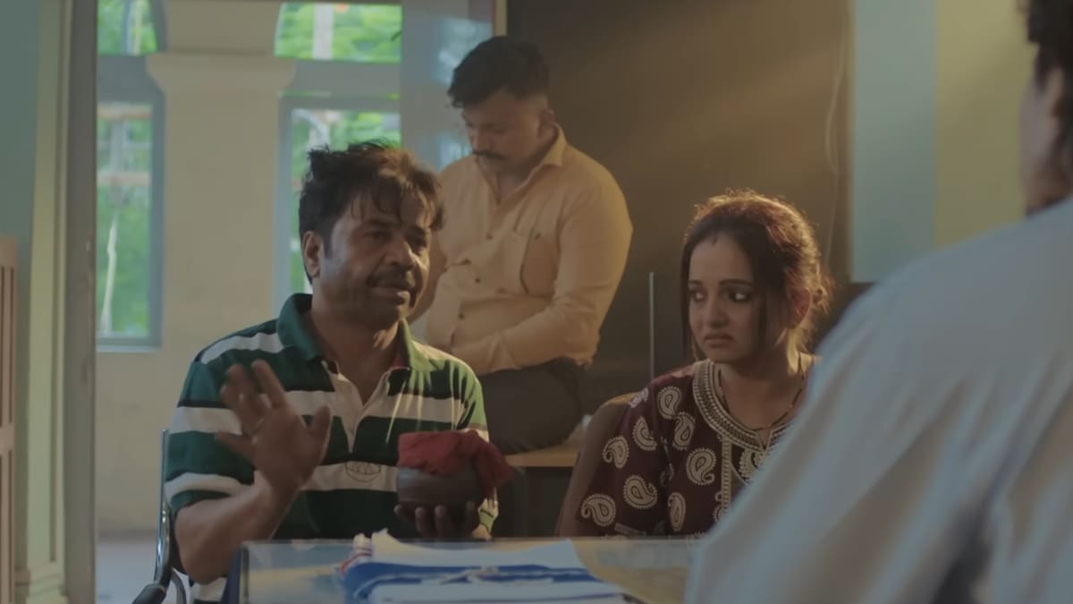 Kaam Chalu Hai Review: Rajpal Yadav's Starrer Film Makes a Decent Effort to Shedding Light on the Issue of Indian Roads and Potholes