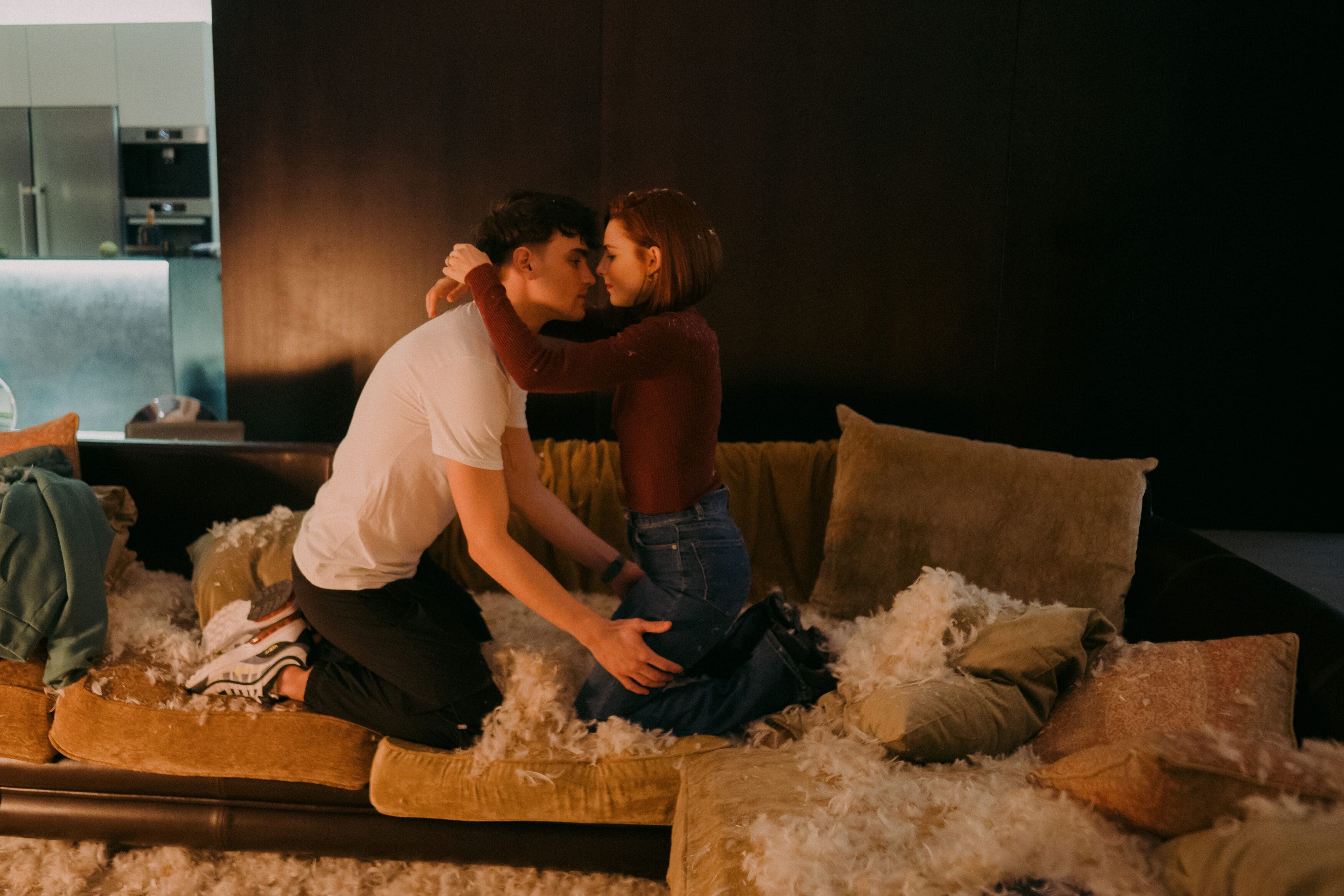 Raising Voices Review: This Spanish Teen Drama is Emotionally Stimulating