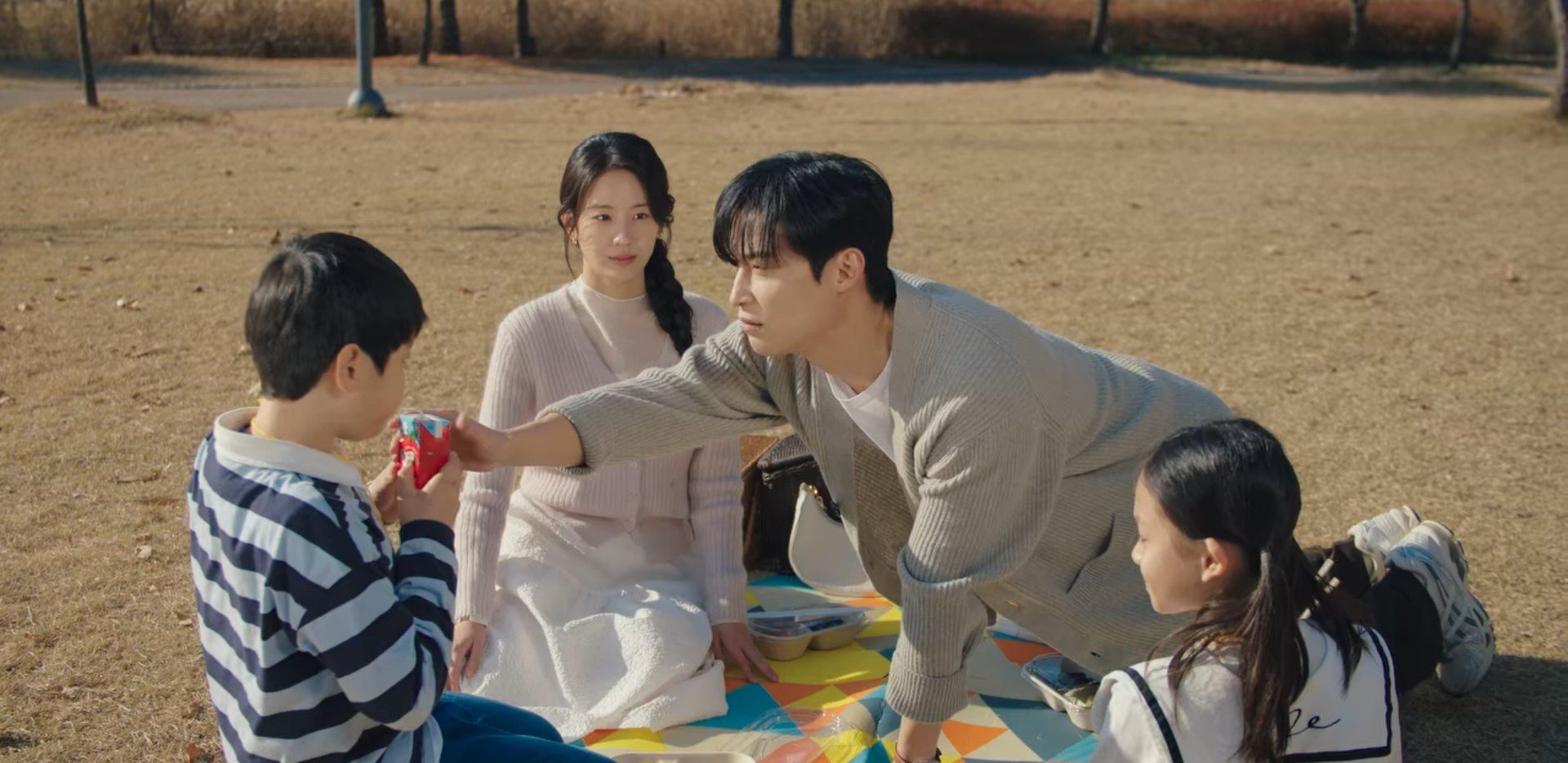 When the Phone Rings Episode 12 Review: Series Comes to a Perfect Ending 3 When the Phone Rings Episode 12 Review Still 1