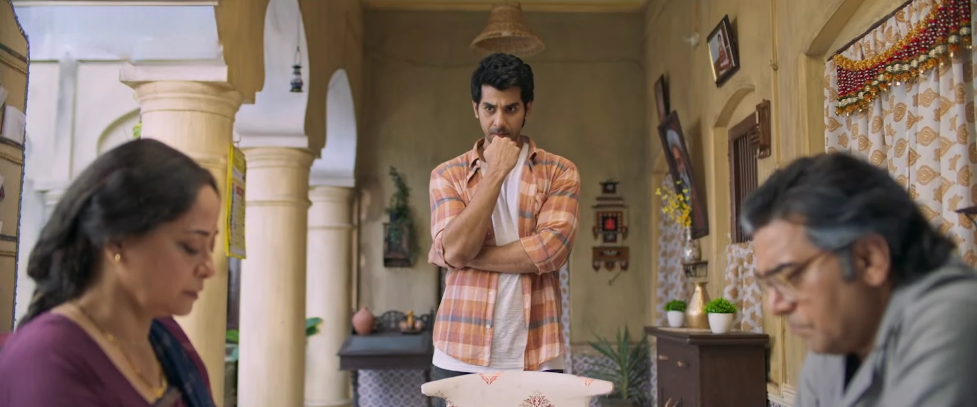 Kaushaljis VS Kaushal Review: Almost Warm and Fuzzy 5 Kaushaljis VS Kaushal Review: Ashutosh Rana, Sheeba Chaddha, Pavail Gulati