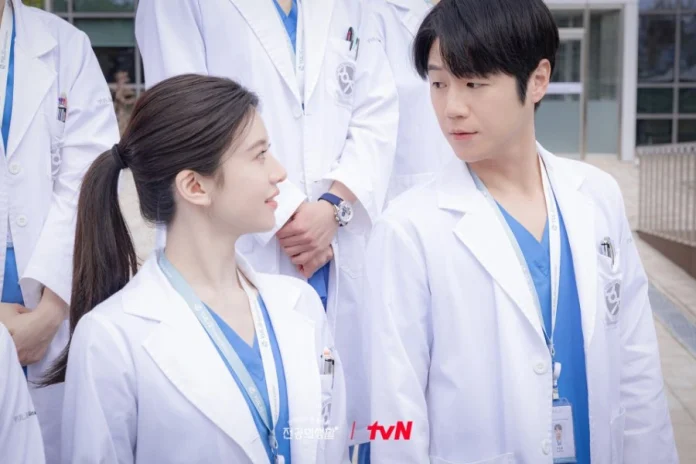 Resident Playbook Week 2 Reactions: Go Youn-jung and Jung Jun-won Resident Playbook Week 2 Reactions: Go Youn-jung and Jung Jun-won