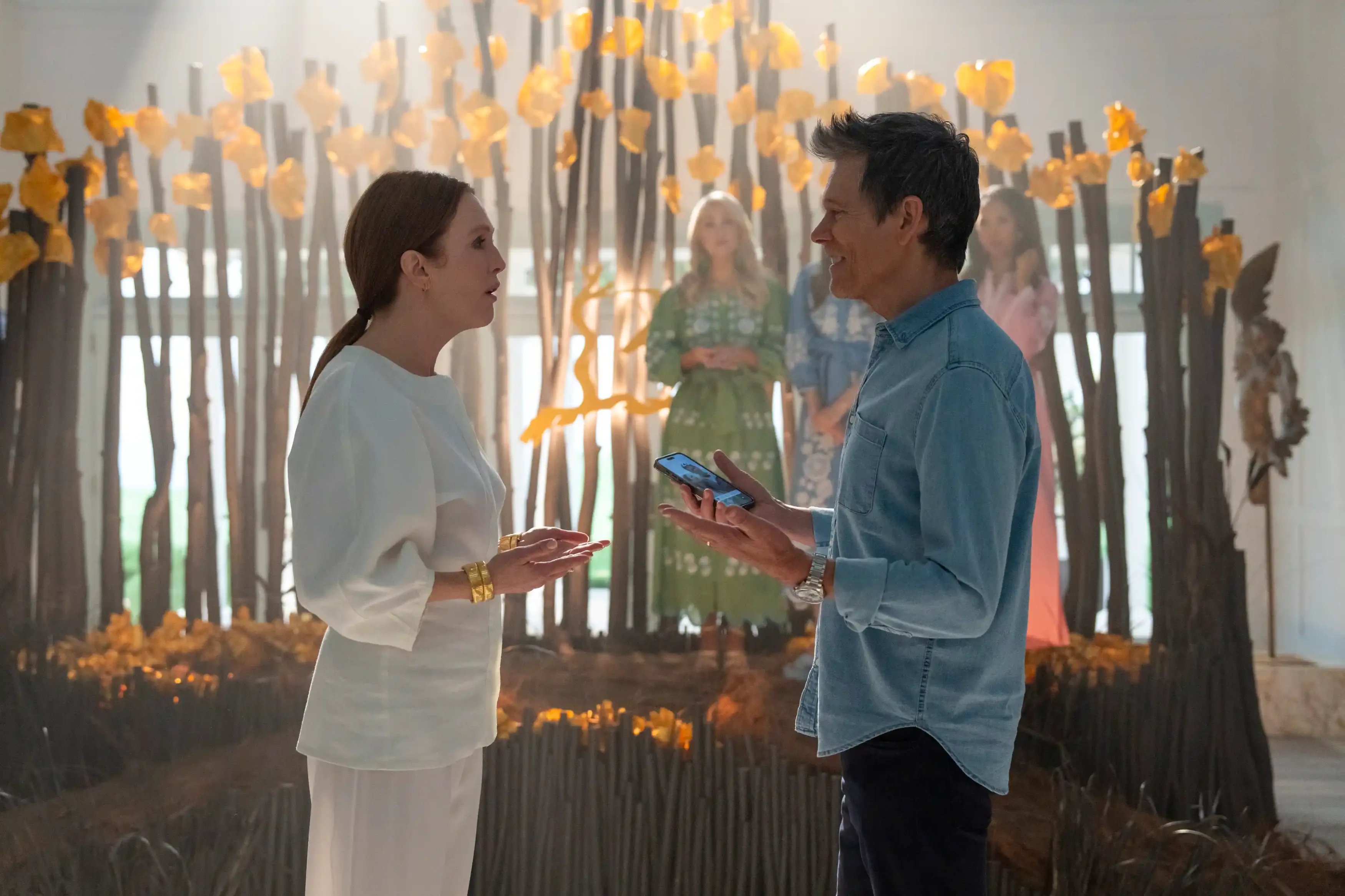 Sirens Review: Julianne Moore, Kevin Bacon