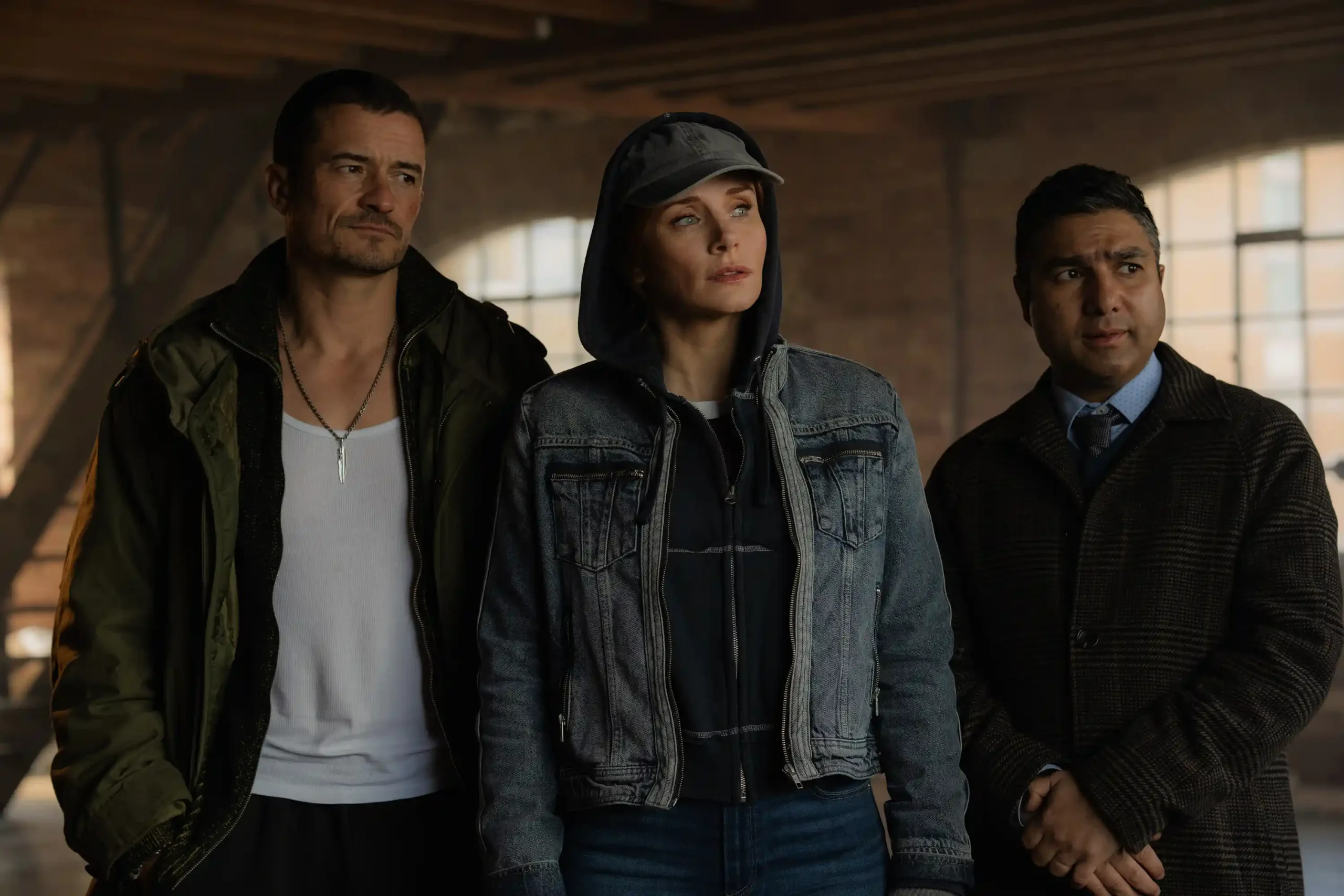 Deep Cover Review: Entirely Unoriginal But Somehow Still Entertaining 5 Deep Cover Review: Orlando Bloom, Bryce Dallas Howard, Nick Mohammed