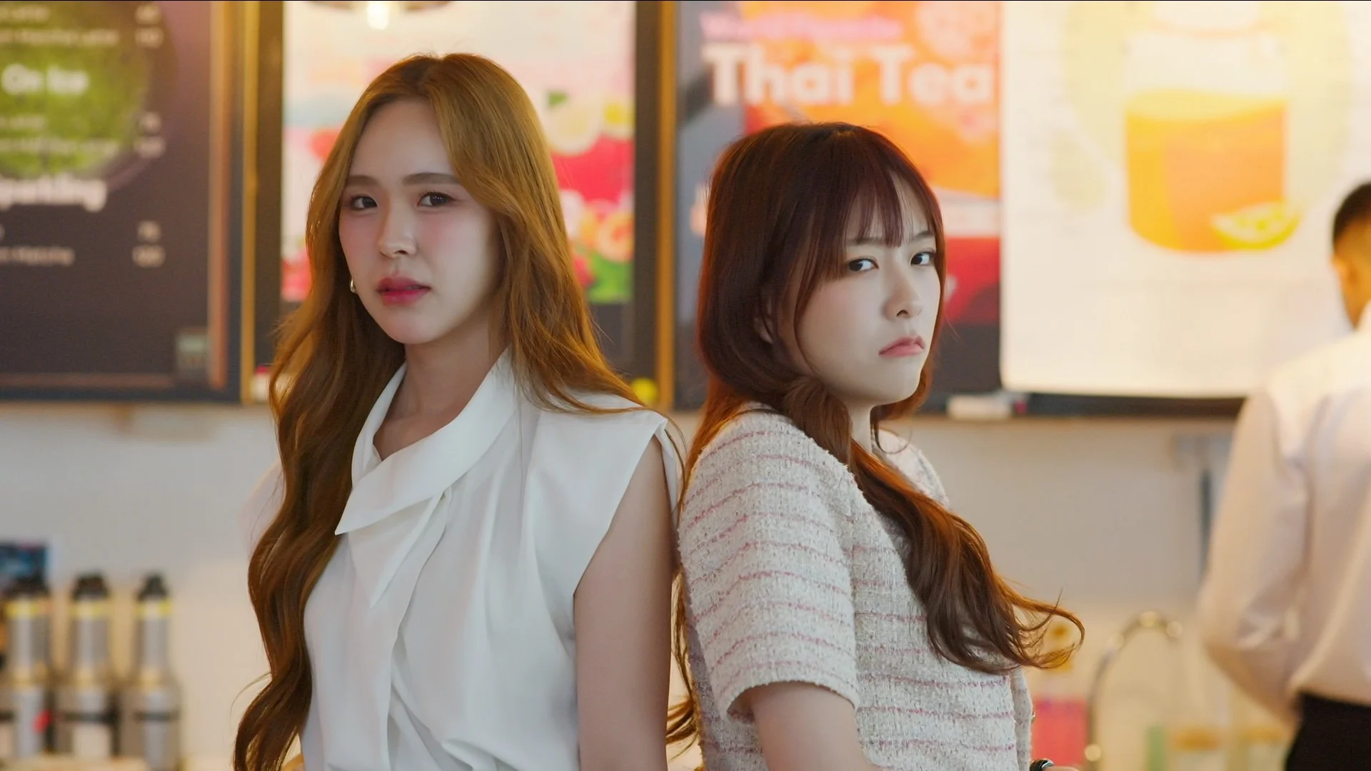 Whale Store XOXO Episode 4: June Wanwimol Jaenasavamethee, Mewnich Nannaphas Loetnamchoetsakun