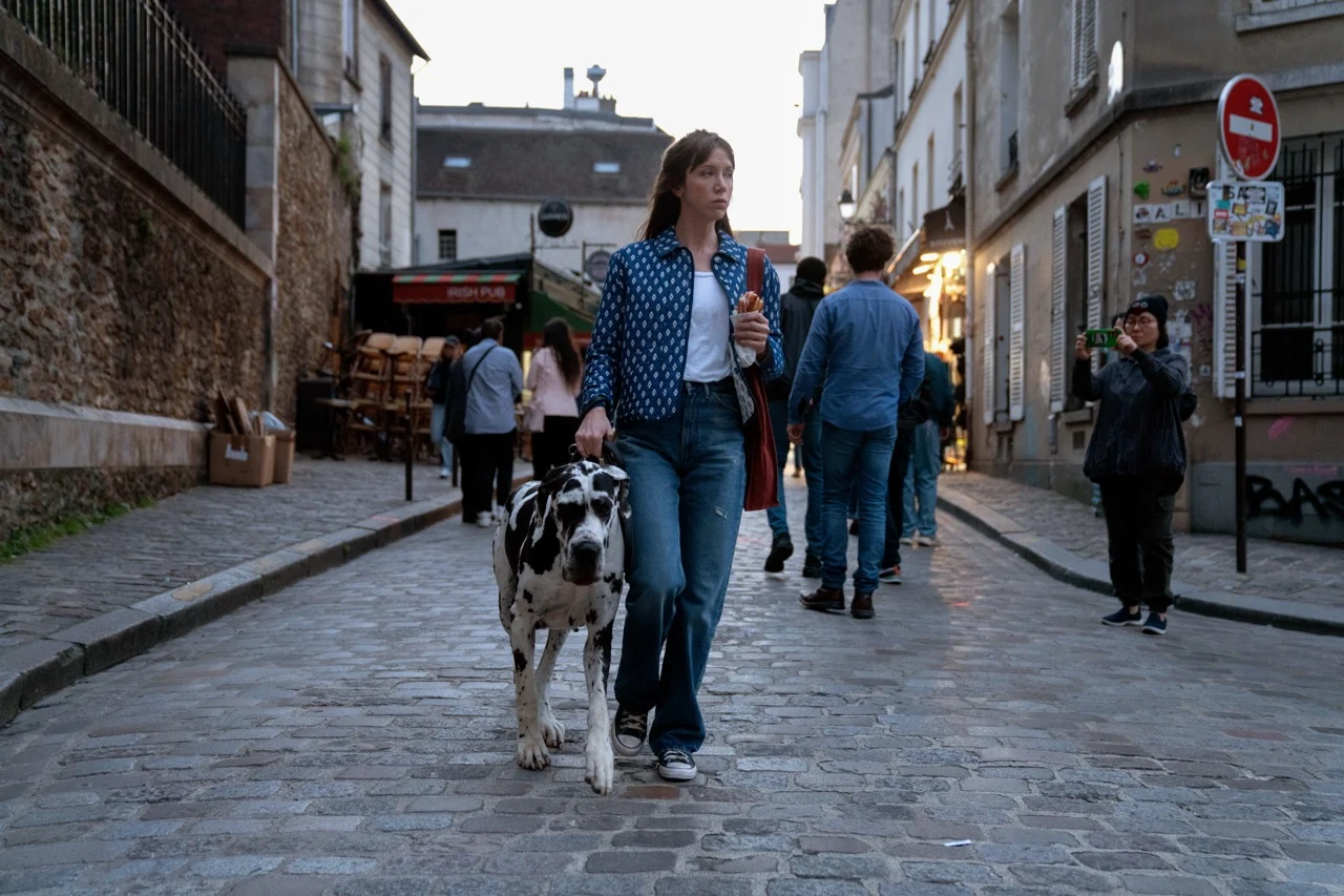 French Lover Review: The Bar is in Hell When it Comes to Dating 2 French Lover Review: Sara Giraudeau