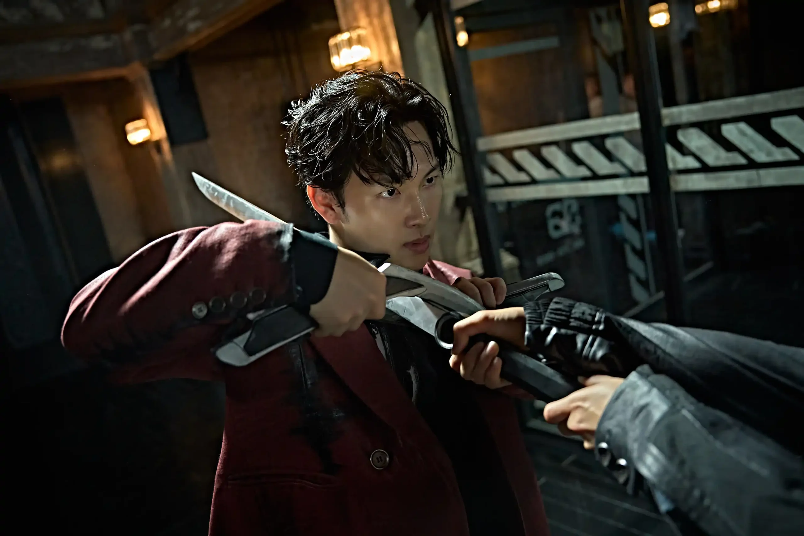 Mantis Review: A Well-Acted and Thrilling Venture That Falls Short of Expectations 2 Mantis Review: Im Si-wan