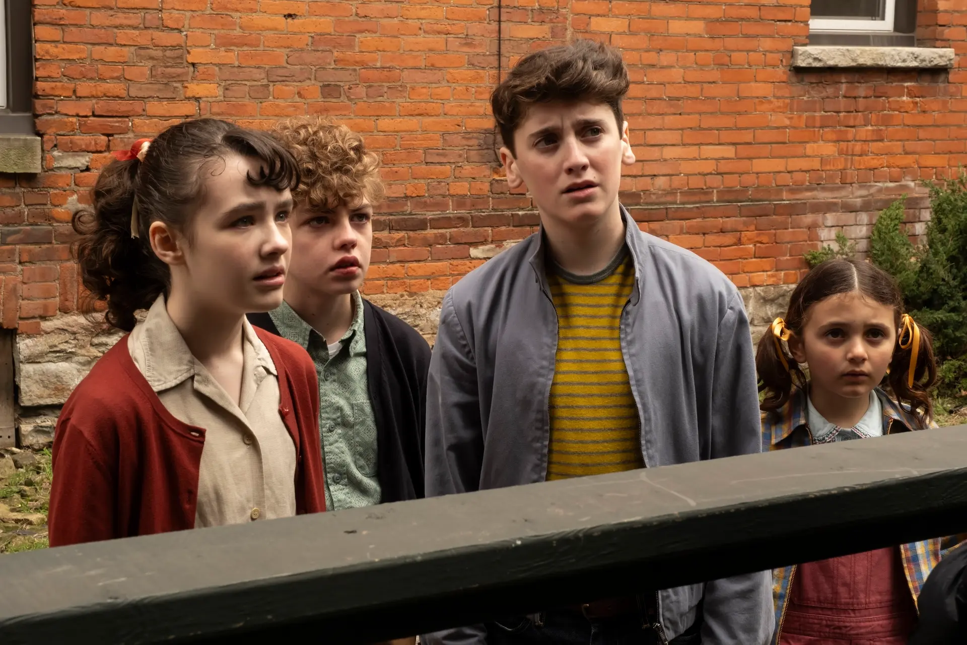 IT – Welcome to Derry Episode 1: Clara Stack, Mikkal Karim-Fidler, Jack Molloy Legault, Matilda Legault