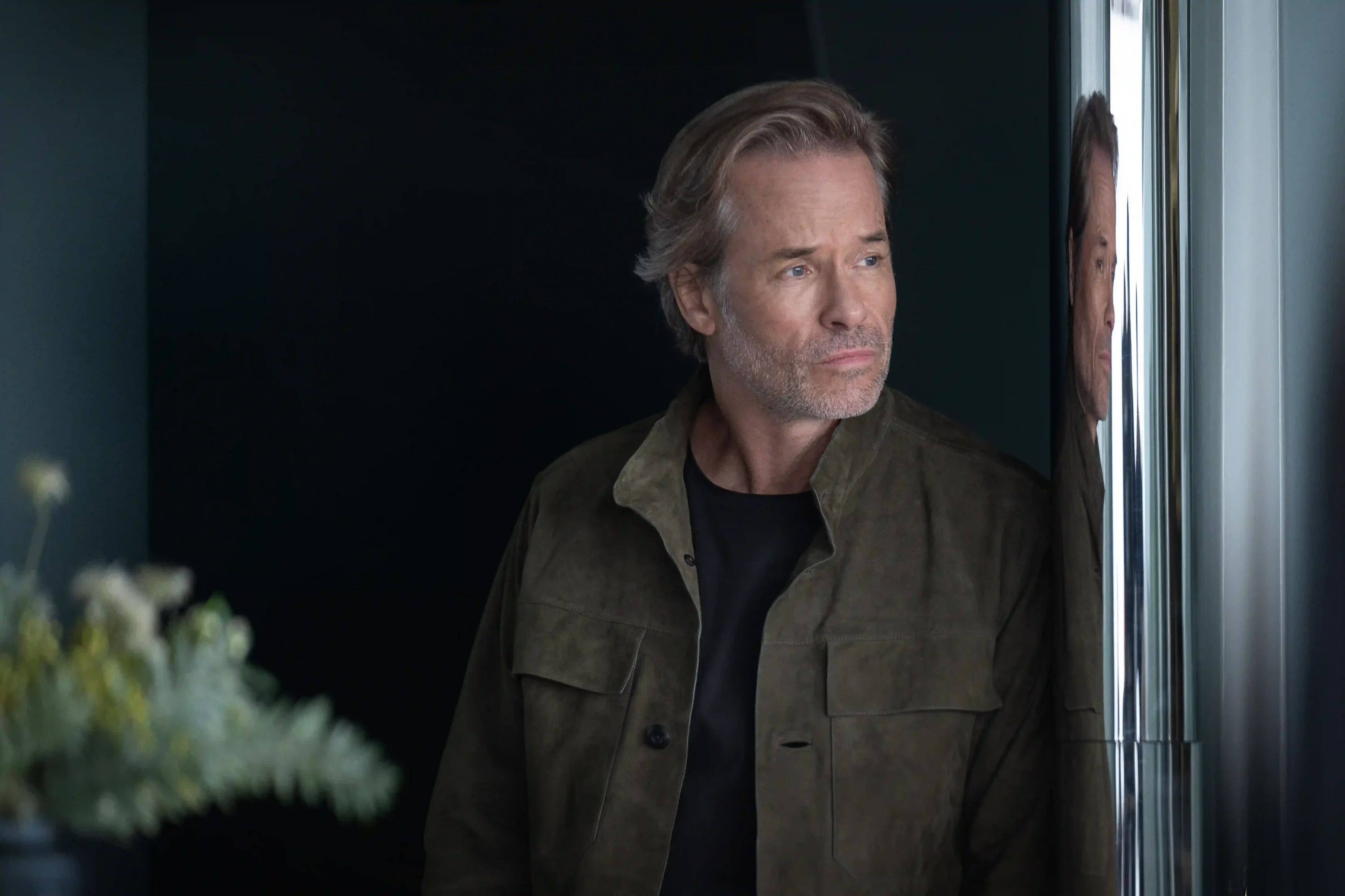 The Woman in Cabin 10 Ending Explained: Guy Pearce