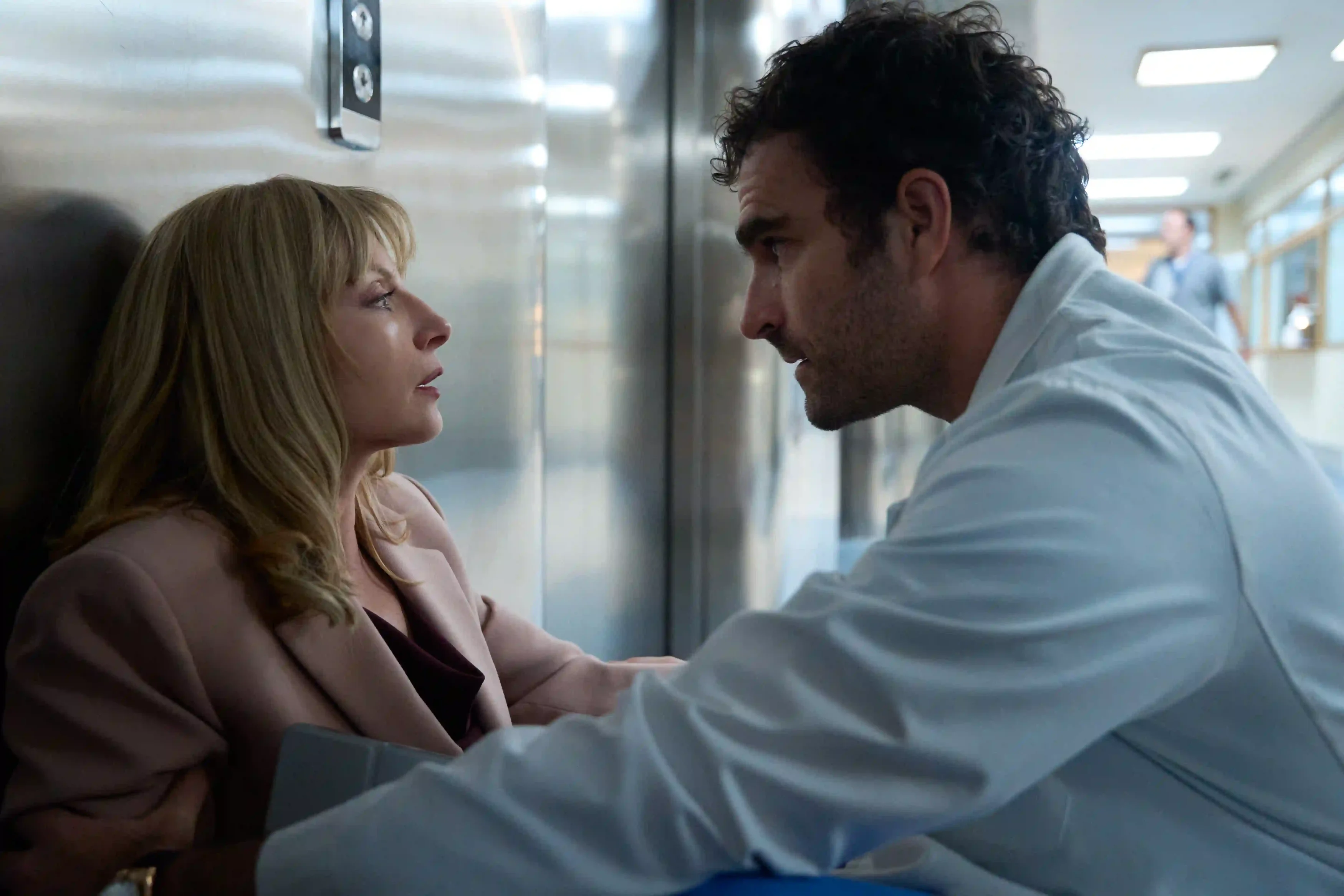 Breathless Season 2 Review: Another Mediocre Entry With a Ton of (Unnecessary) Drama 1 Breathless Season 2 Review: Najwa Nimri, Borja Luna