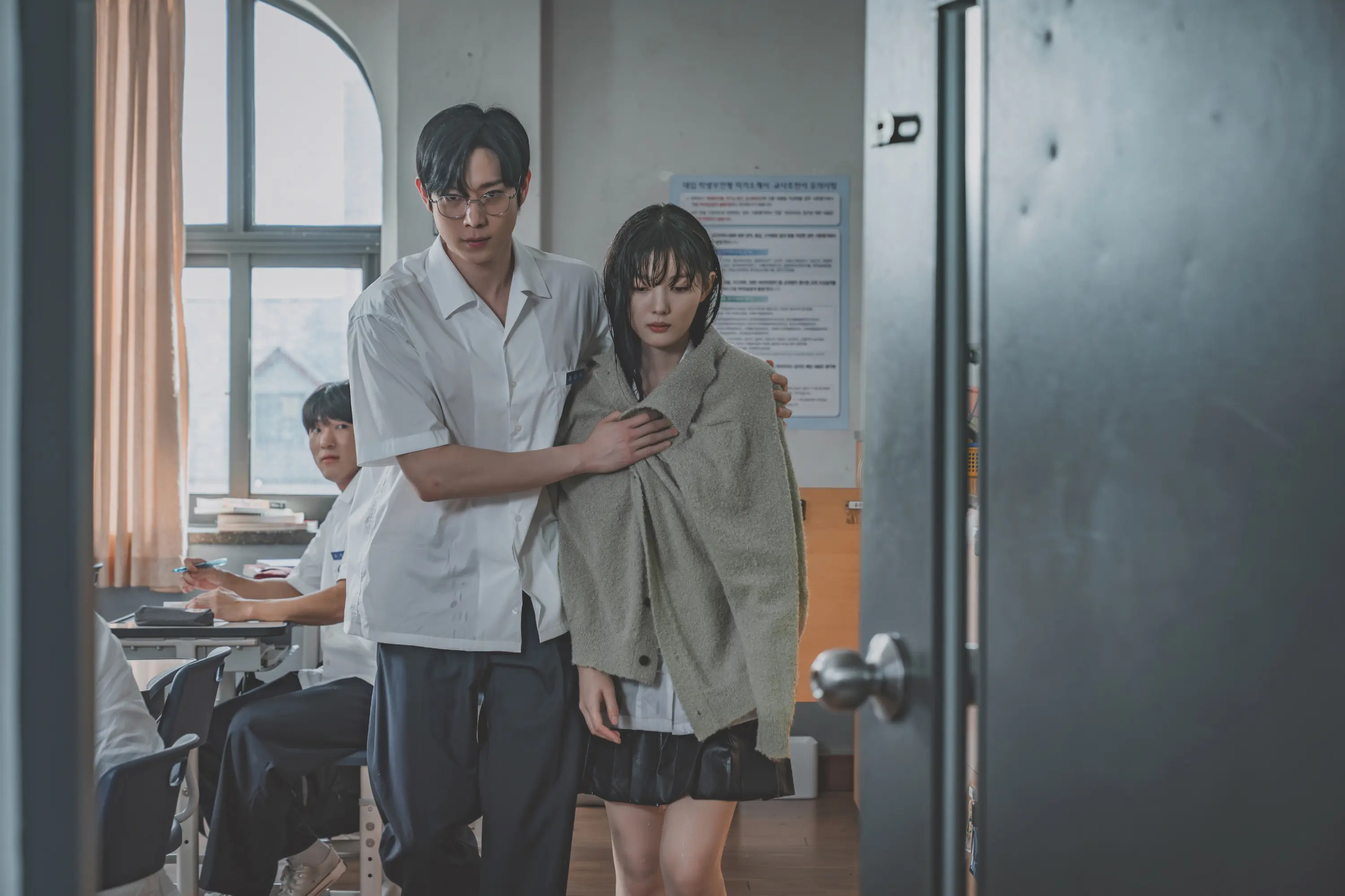 Dear X Review: Simply Fantastic Thriller Starring an Impressive Kim Yoo-jung 1 Dear X Review: Kim Young-dae, Kim Yoo-jung