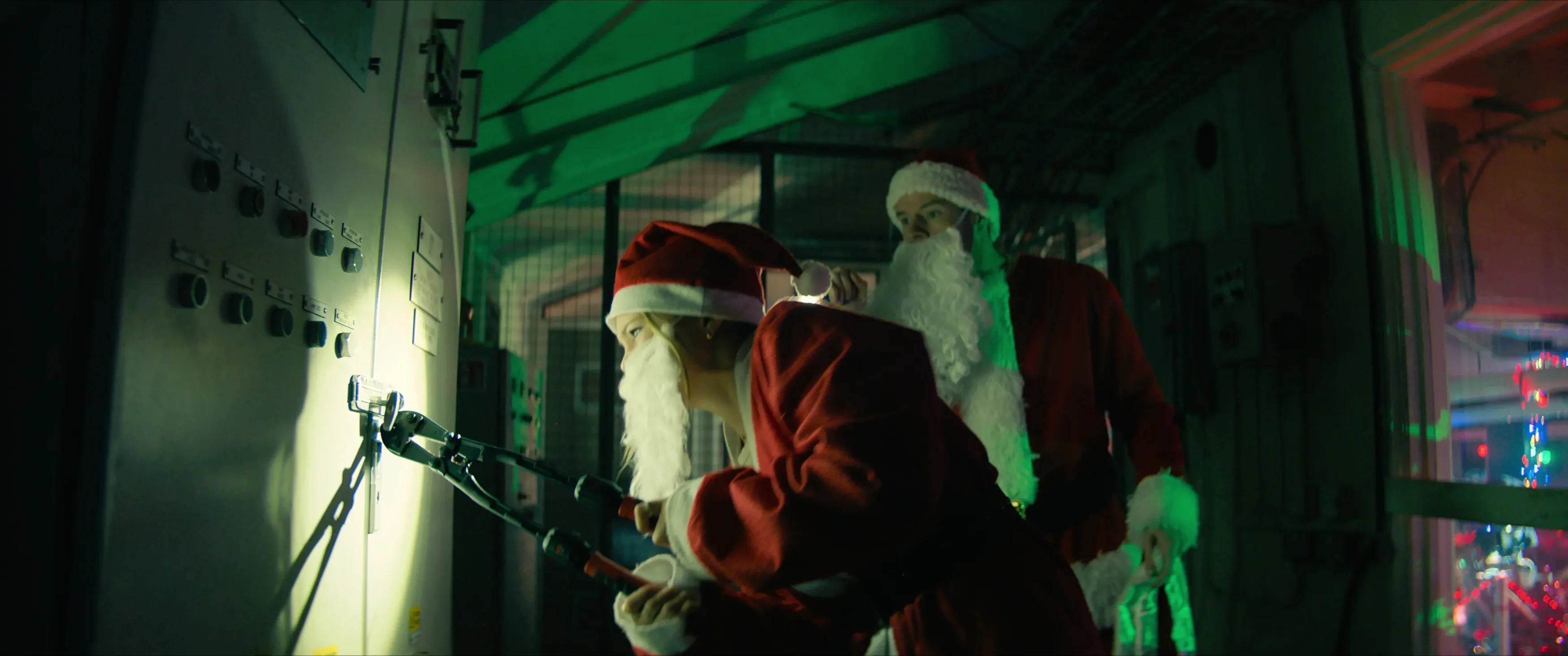 Jingle Bell Heist Review: Olivia Holt, Connor Swindells
