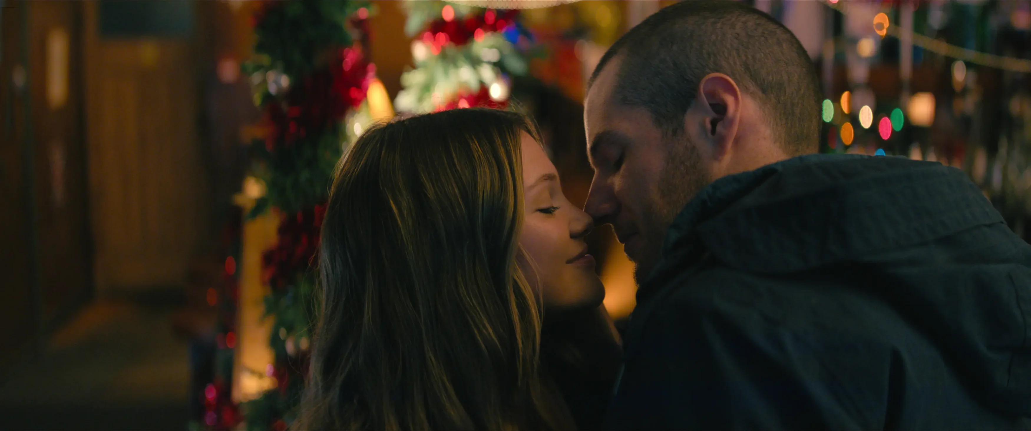 Jingle Bell Heist Review: Olivia Holt, Connor Swindells