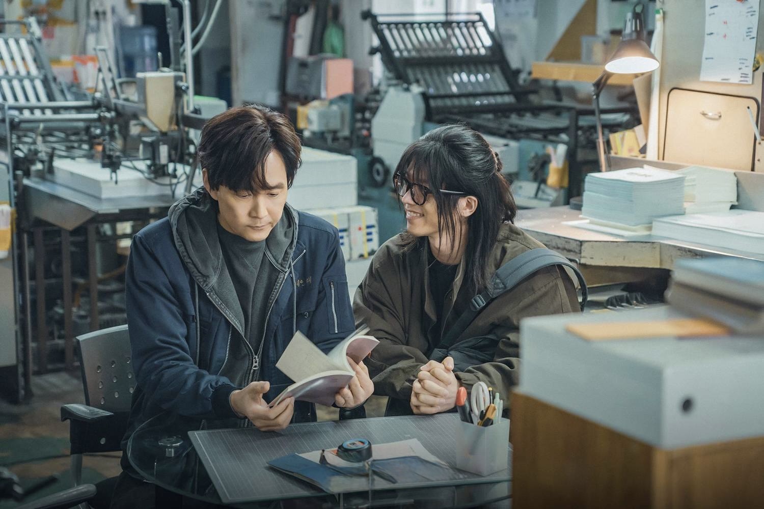 Nice to Not Meet You Episode 1 Review: Unhinged and Chaotic 1 Nice to Not Meet You Episode 1: Lee Jung-jae, Jeon Sung-woo