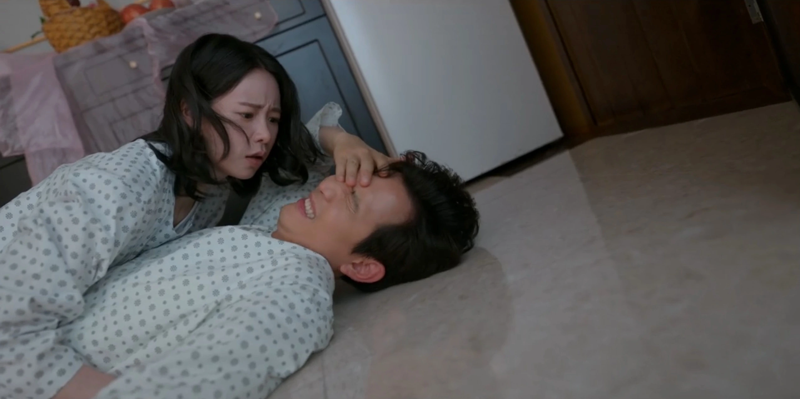 Nice to Not Meet You Episode 3 Review: A Delightfully Unhinged Entertainer 1 Nice to Not Meet You Episode 3: Lim Ji-yeon, Lee Jung-jae