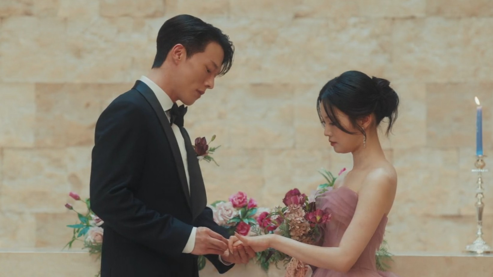 Dynamite Kiss Episode 9 Review: Sparks Explode on a Stormy Night 1 Dynamite Kiss Episode 9 Review: Jang Ki-yong, Woo Da-vi