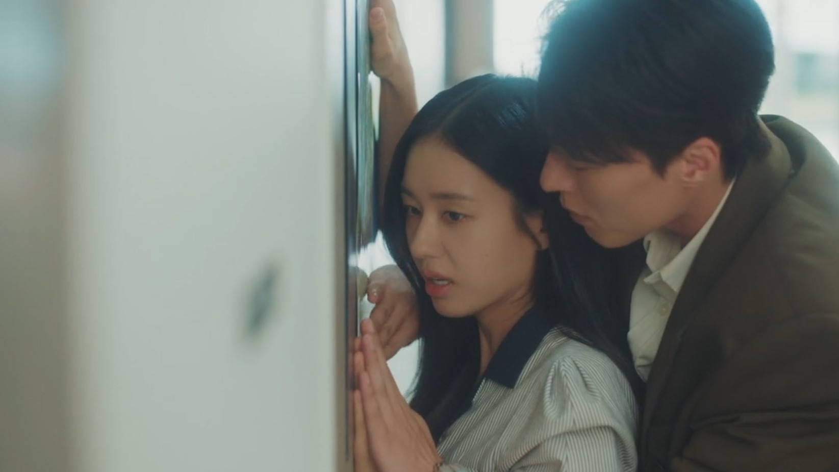 Dynamite Kiss Episode 9 Review: Sparks Explode on a Stormy Night 4 Dynamite Kiss Episode 9 Review: Ahn Eun-jin, Jang Ki-yong