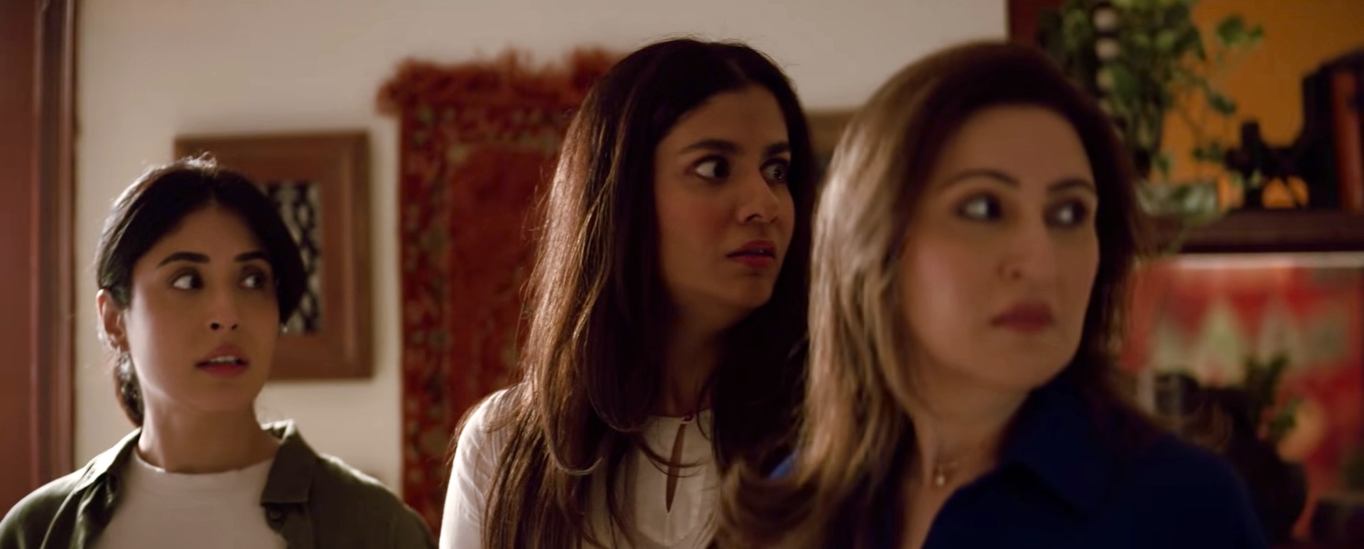 The Great Shamsuddin Family Review: Chaotic Families and Unfolding Disasters 2 The Great Shamsuddin Family Review: Kritika Kamra, Shreya Dhanwanthary, Juhi Babbar