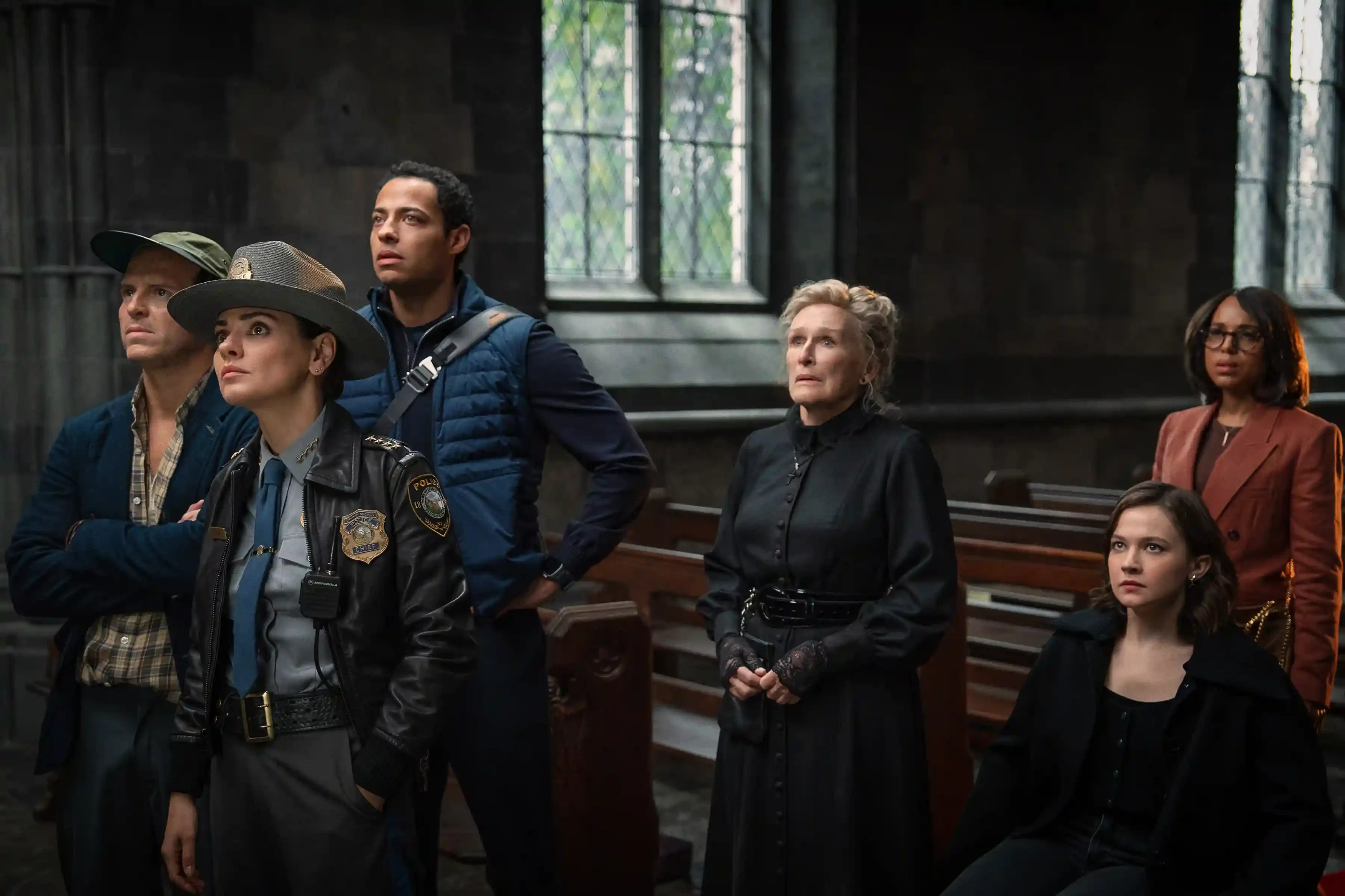 Wake Up Dead Man Review: A Dark and Brooding Whodunit With Pacing Issues 5 Wake Up Dead Man Review: Andrew Scott, Mila Kunis, Daryl McCormack, Glenn Close, Kerry Washington, Cailee Spaeny