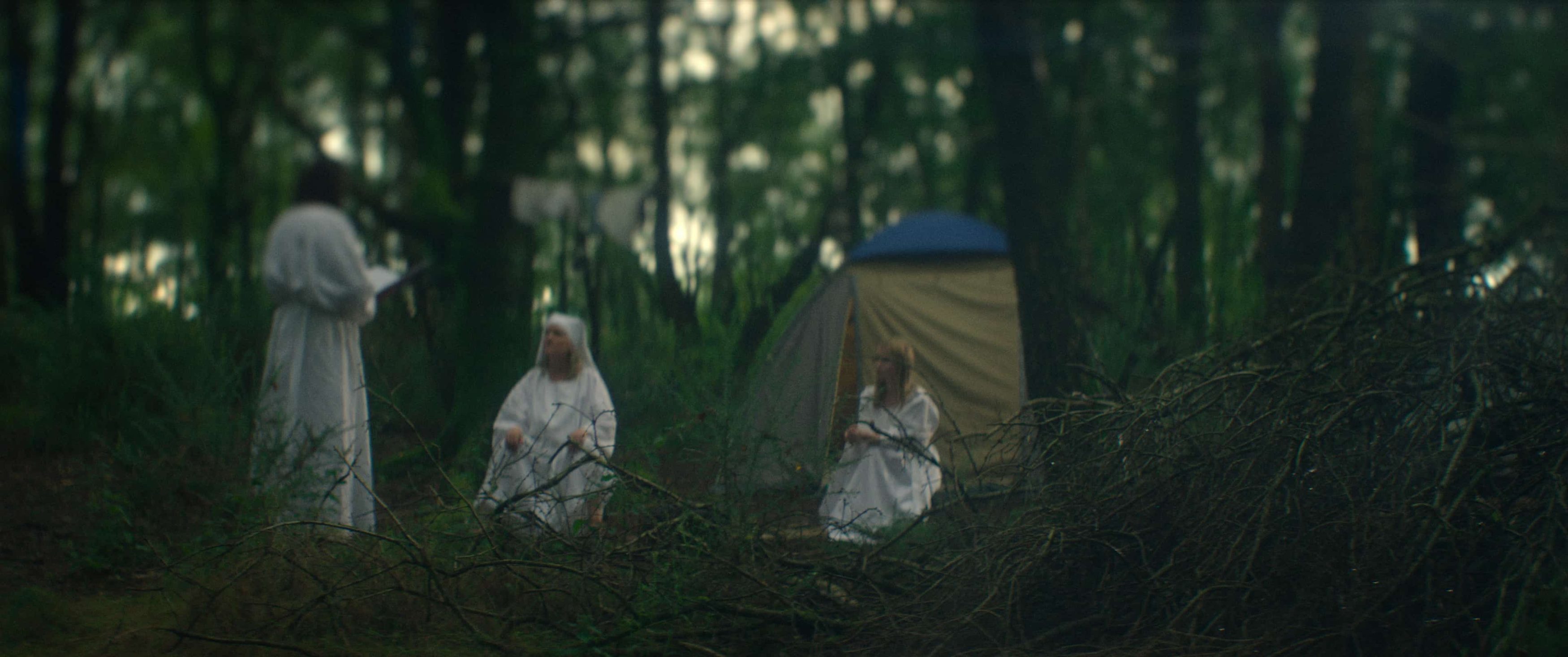 Kidnapped: Elizabeth Smart Review: A Spine-Chilling Tale of Survival 2 Kidnapped: Elizabeth Smart Review